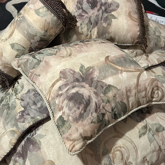 Croscill - Picture 3 of 3